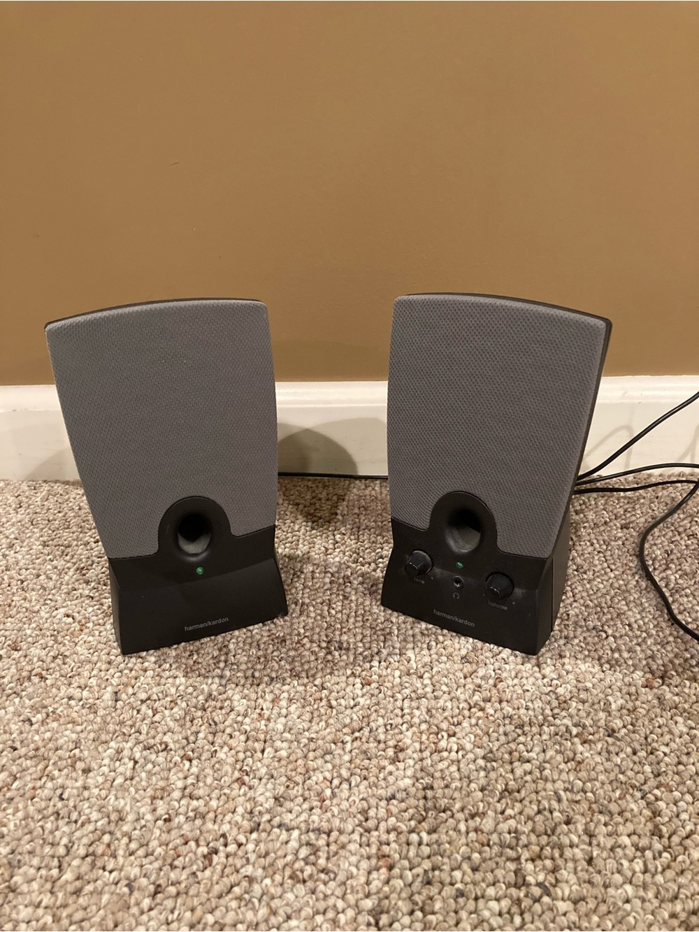 Speakers: Harmon / Kardon: Rev: A00